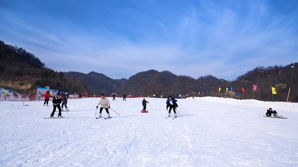 猿人山滑雪場(chǎng)‖煥新升級(jí),靜待八方賓朋！