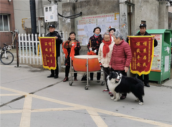 事雖小卻暖人心，這個(gè)小區(qū)的物業(yè)保安值得稱贊
