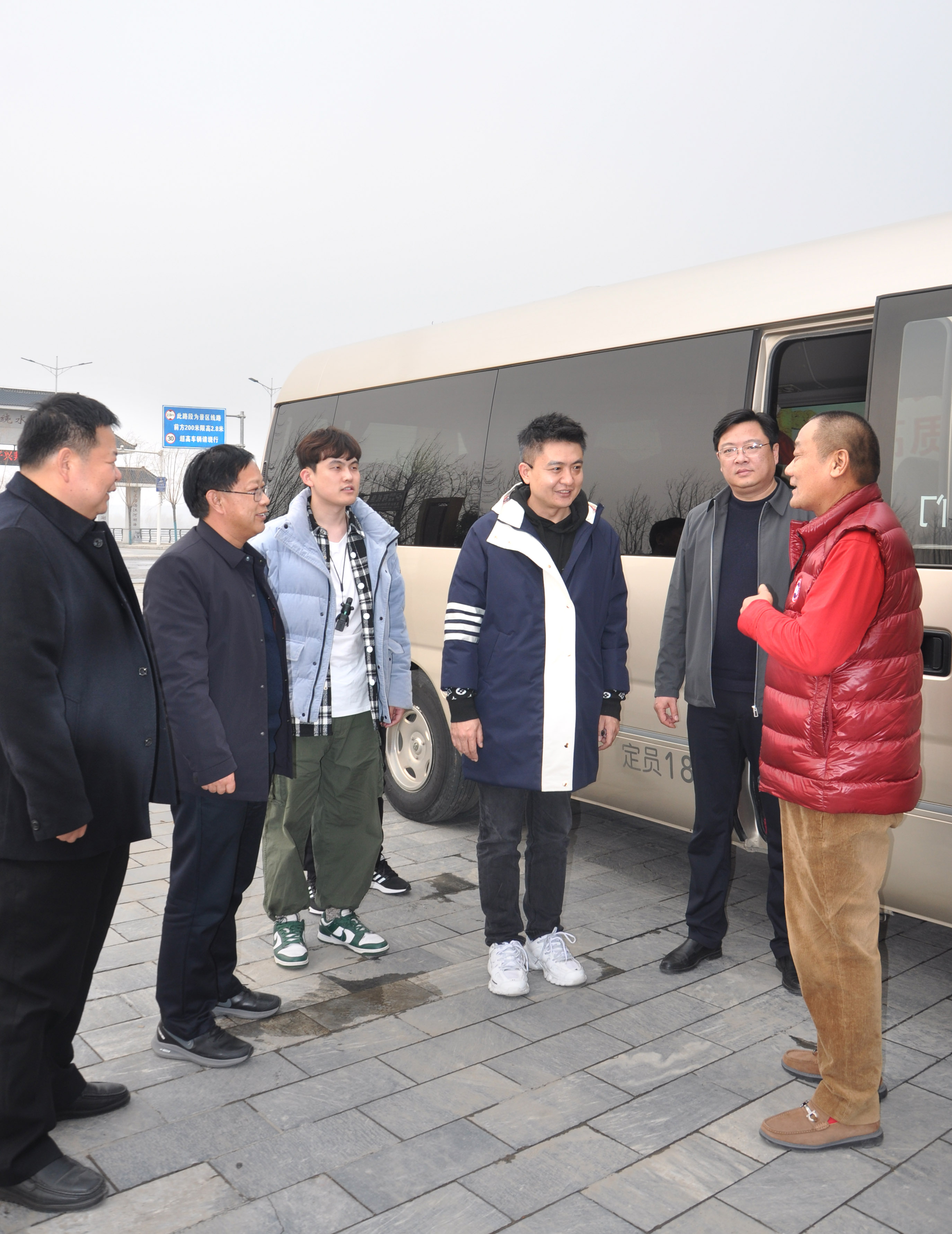 華誼啟明東方城市發展中心劉鑫一等一行到蓮花溫泉參觀考察